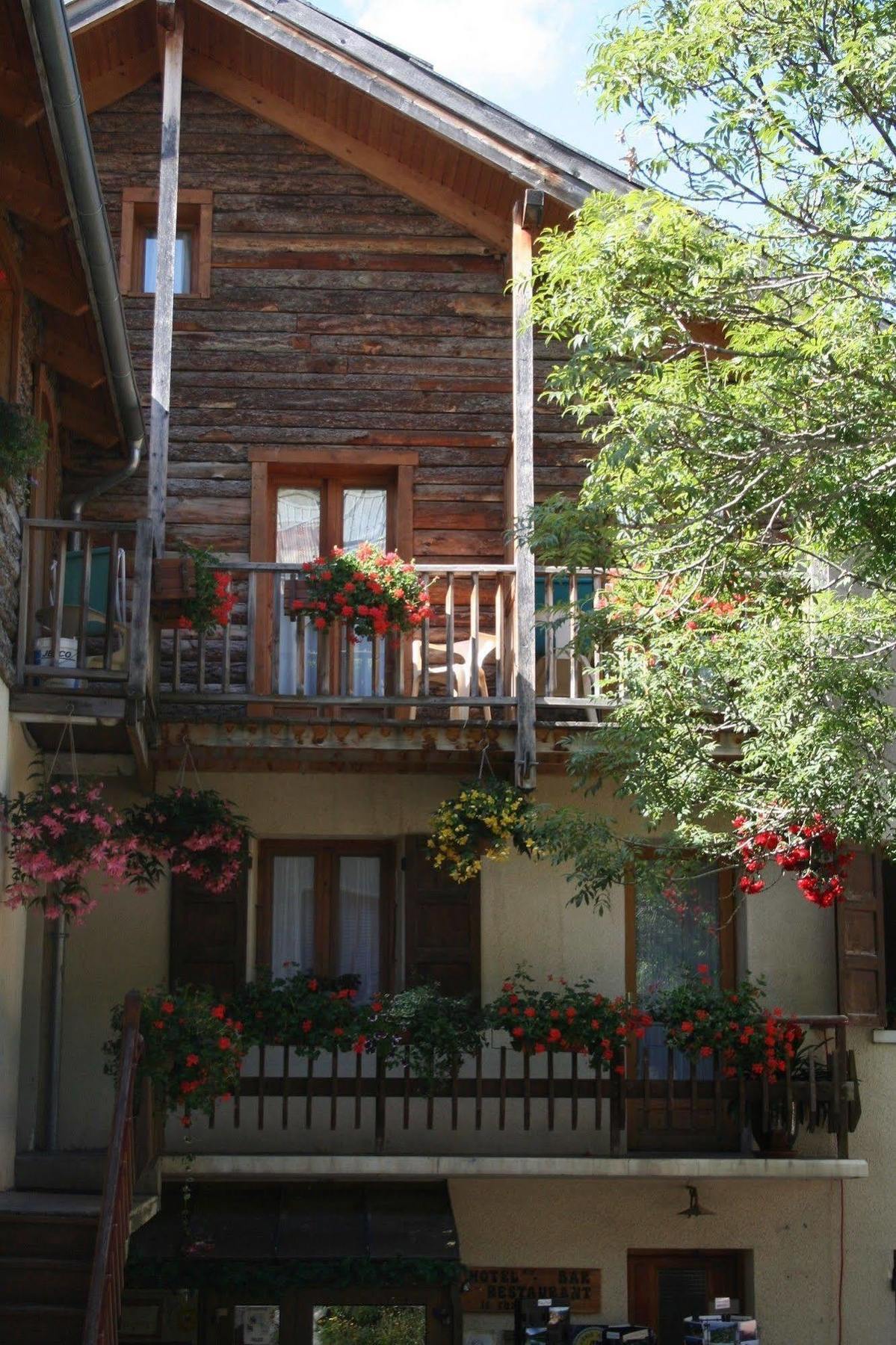Hotel Le Chamois Logis Molines-en-Queyras Exterior photo
