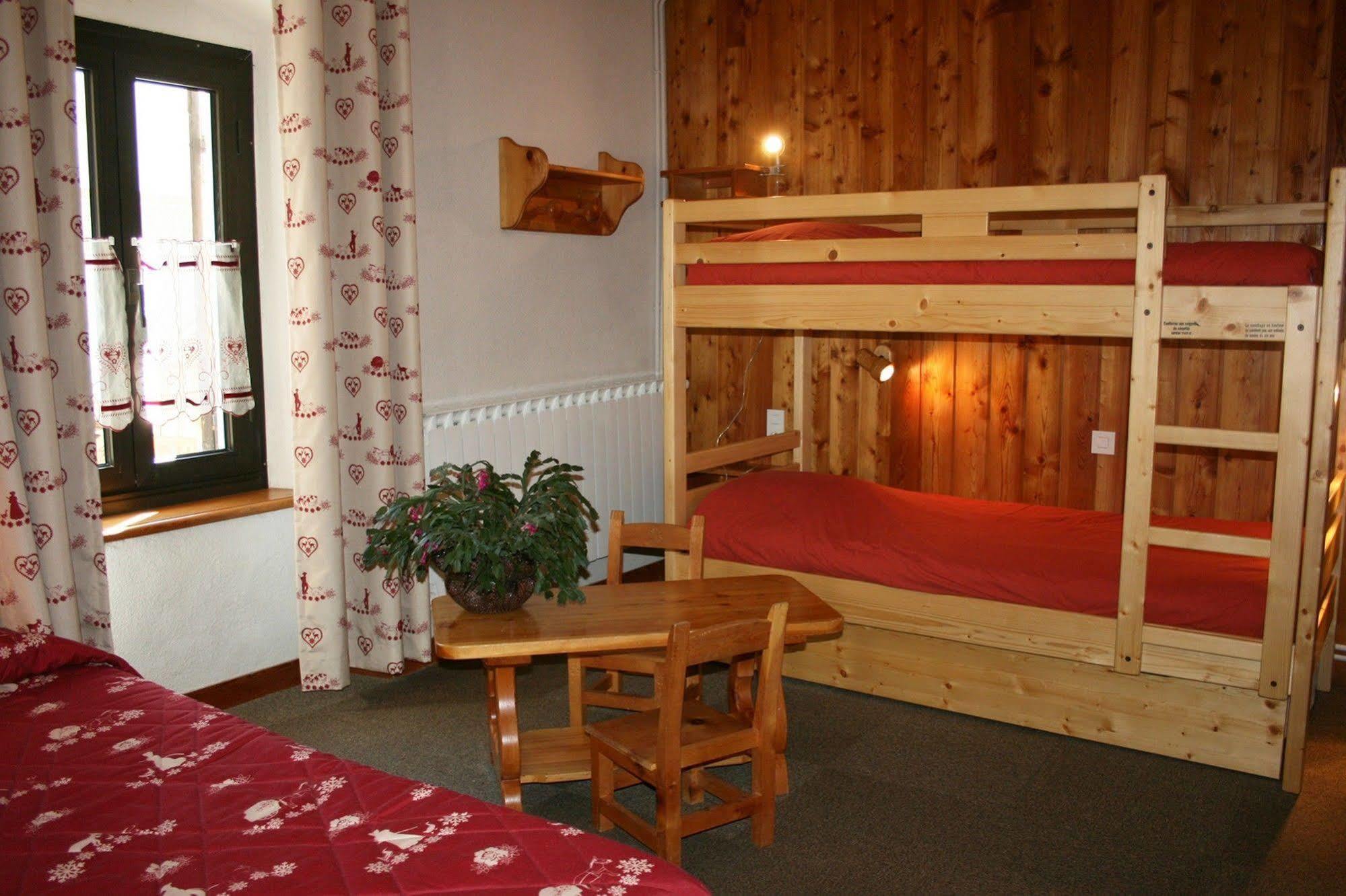Hotel Le Chamois Logis Molines-en-Queyras Exterior photo