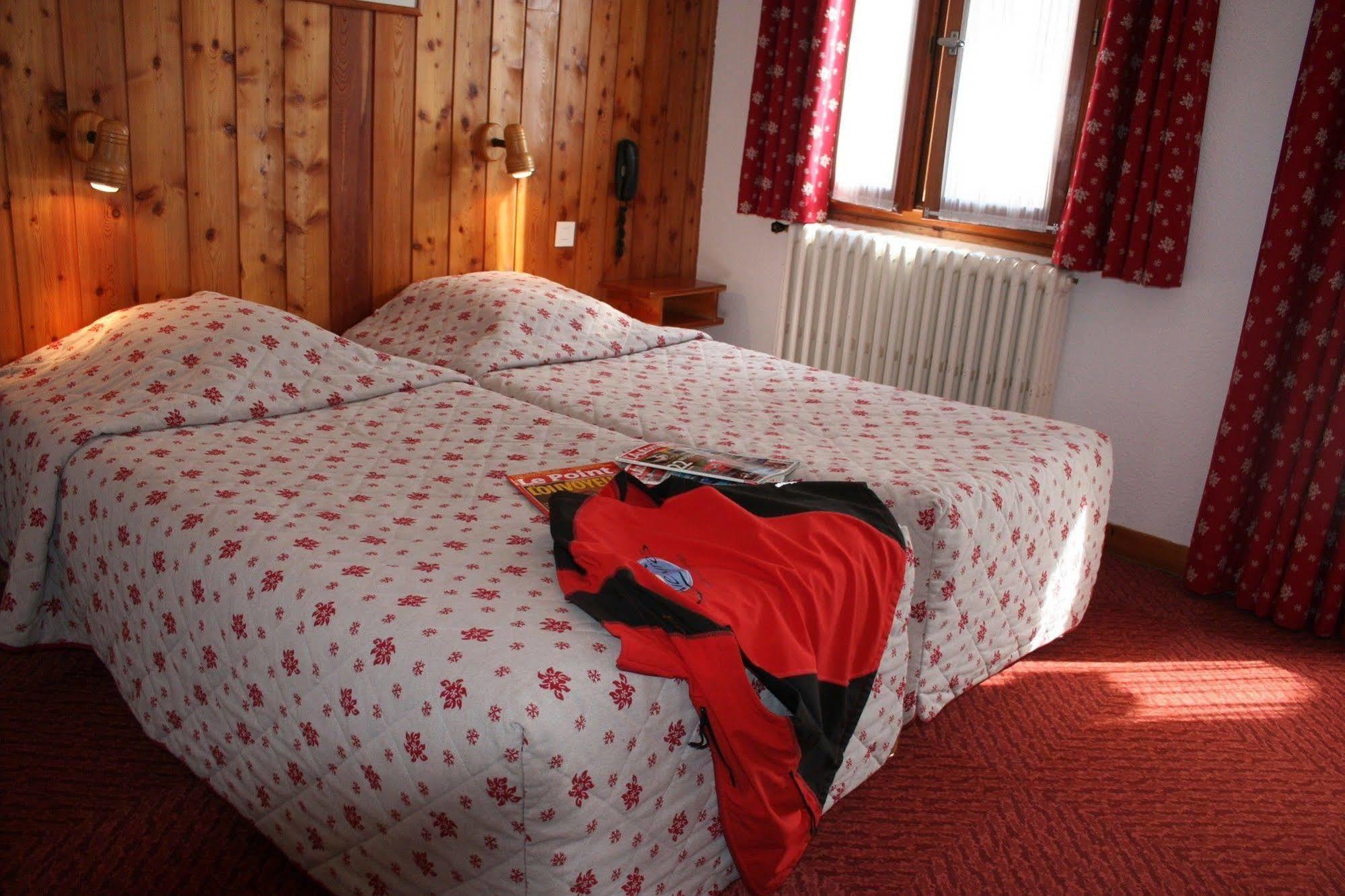 Hotel Le Chamois Logis Molines-en-Queyras Exterior photo