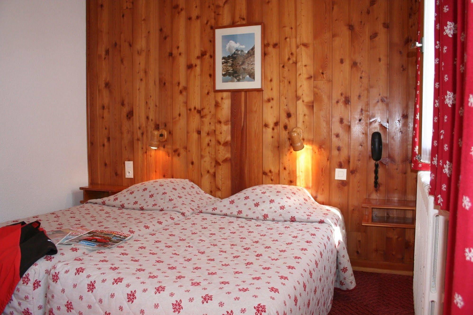 Hotel Le Chamois Logis Molines-en-Queyras Exterior photo